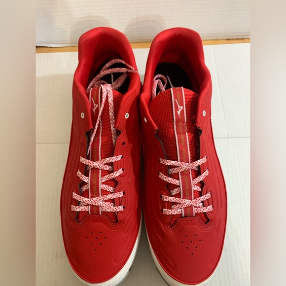 New Men's Mizuno 9 Spike Ambition 3 Athletic Shoes Cleats Red Size 15 - Picture 3 of 8